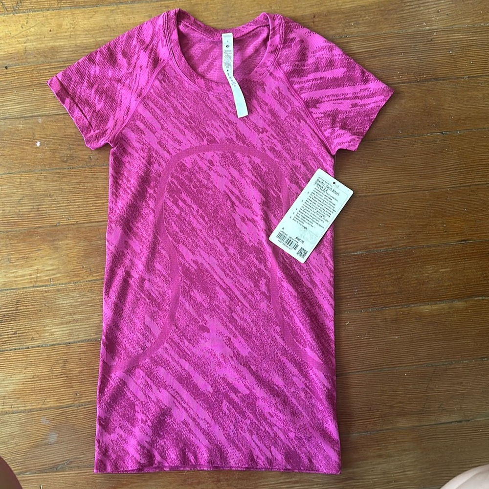 Lululemon swiftly tech short sleeve